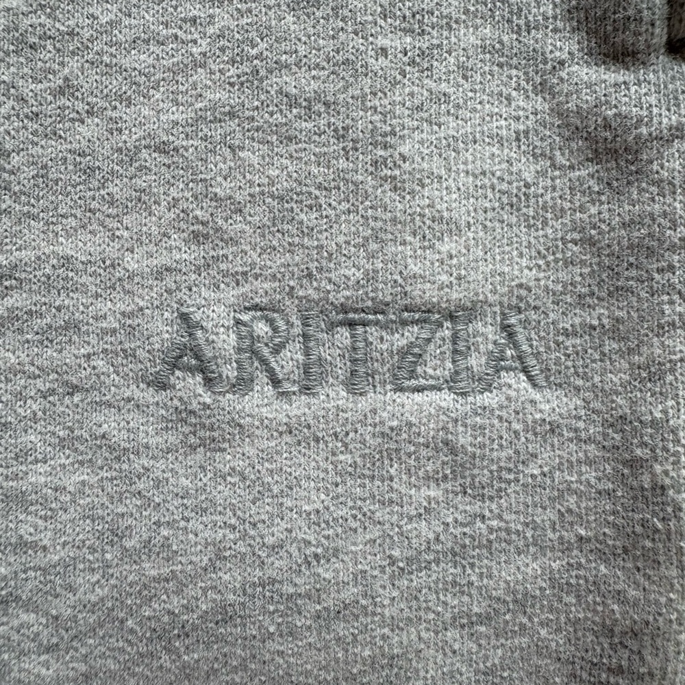 Aritzia
Cozy Sweatfleece Snug Banded Sweatpant
Medium 27 inch inseam - Picture 2 of 3